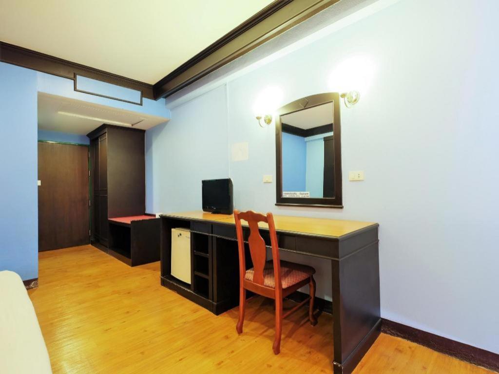 Oyo 565 Trang Hotel Buitenkant foto